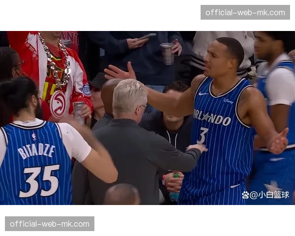 镜头记录：贝恩在命中关键罚球后，向观众席患病的儿童致意